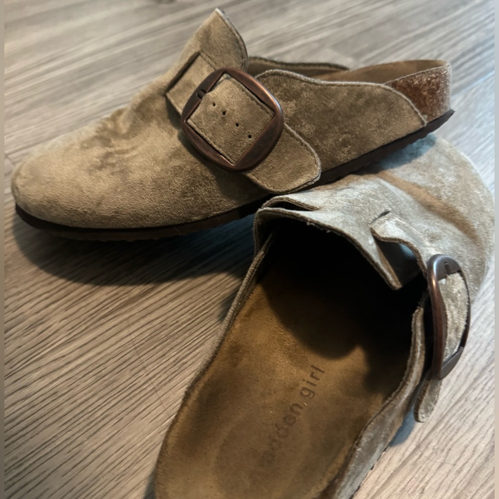 Madden girl clogs